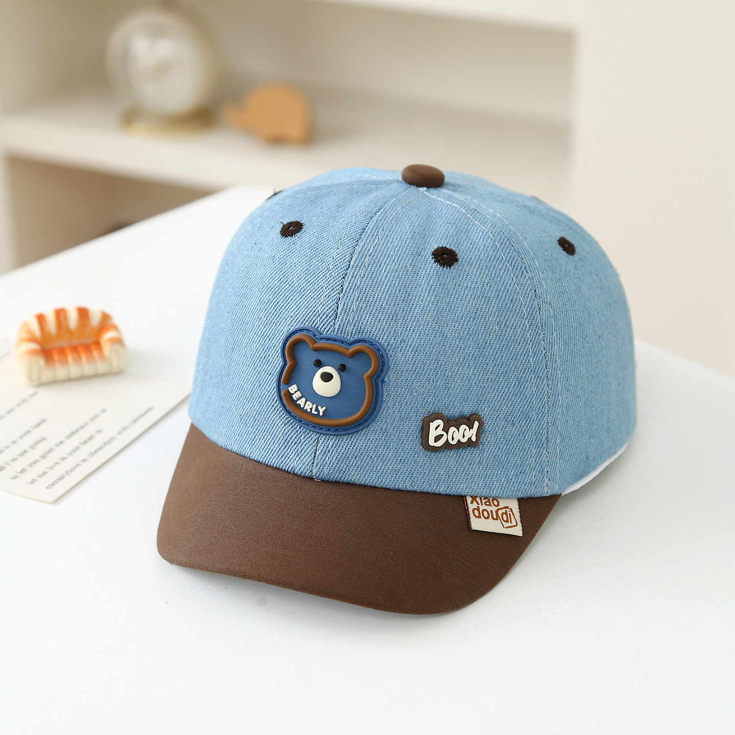 Boné de basebol casual para menino em ganga com urso_voghion.com