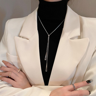Color-free geometric triangle sweater chain titanium steel simple design necklace autumn and winter high-end sweater accessories