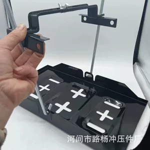 Akkumulyator bərkitmə tavası, qalınlaşdırılmış materialdan akkumulyator çərçivəsi