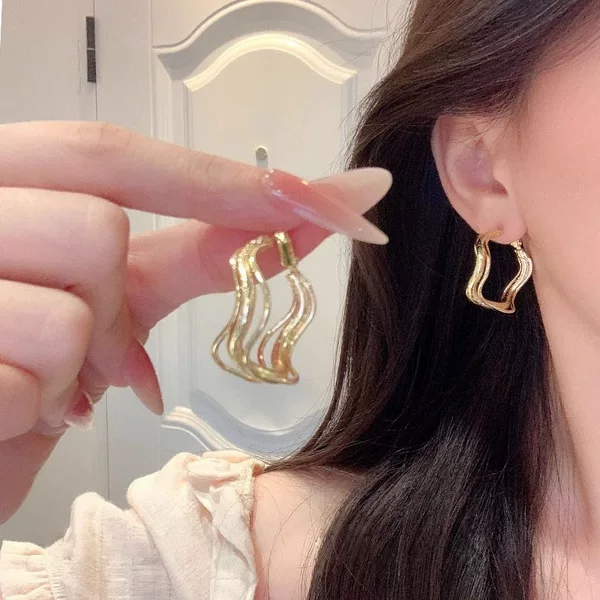 European and American Simple Irregular Multi-Layered Earrings for Women, Accessible Luxury, High-End, Exaggerated Earrings, Fashionable and Versatile Ear Jewelry
