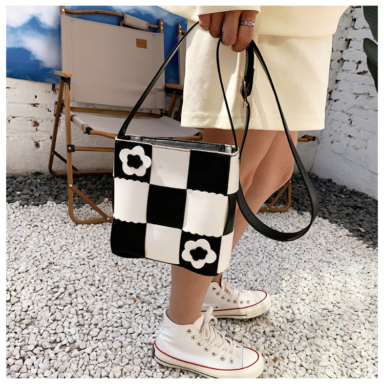 Fashion Flower Summer New Women's Colorblock Shoulder Crossbody Small Square Bag display picture 1