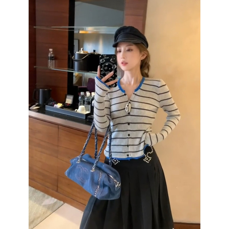 藏蓝色条纹针织开衫女早秋韩系穿搭修身显瘦短款设计小众长袖上衣|undefined
