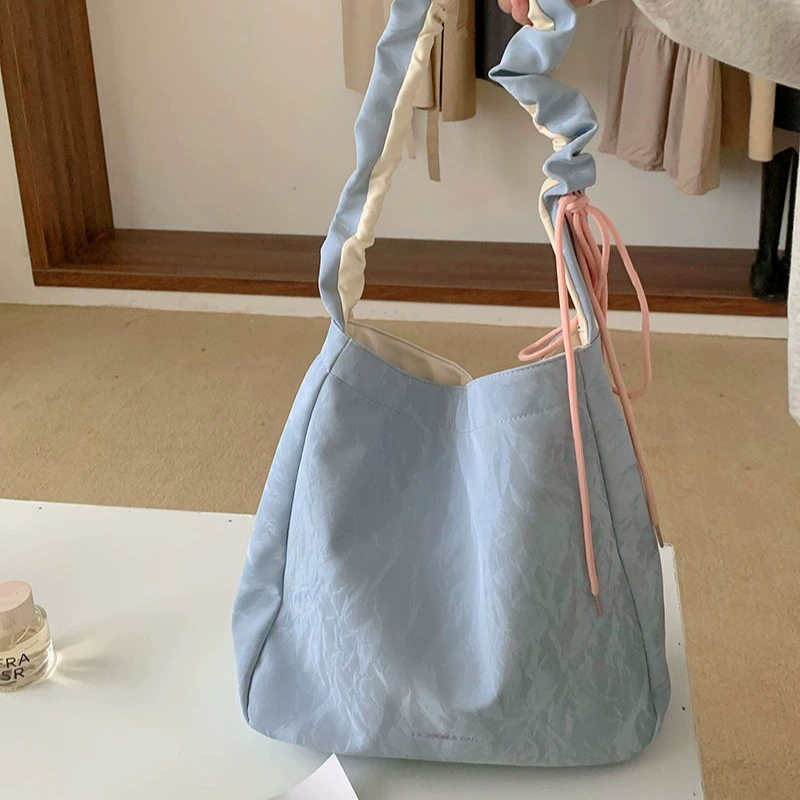 Genuine small design travel bag, capacious shoulder bag, high-end