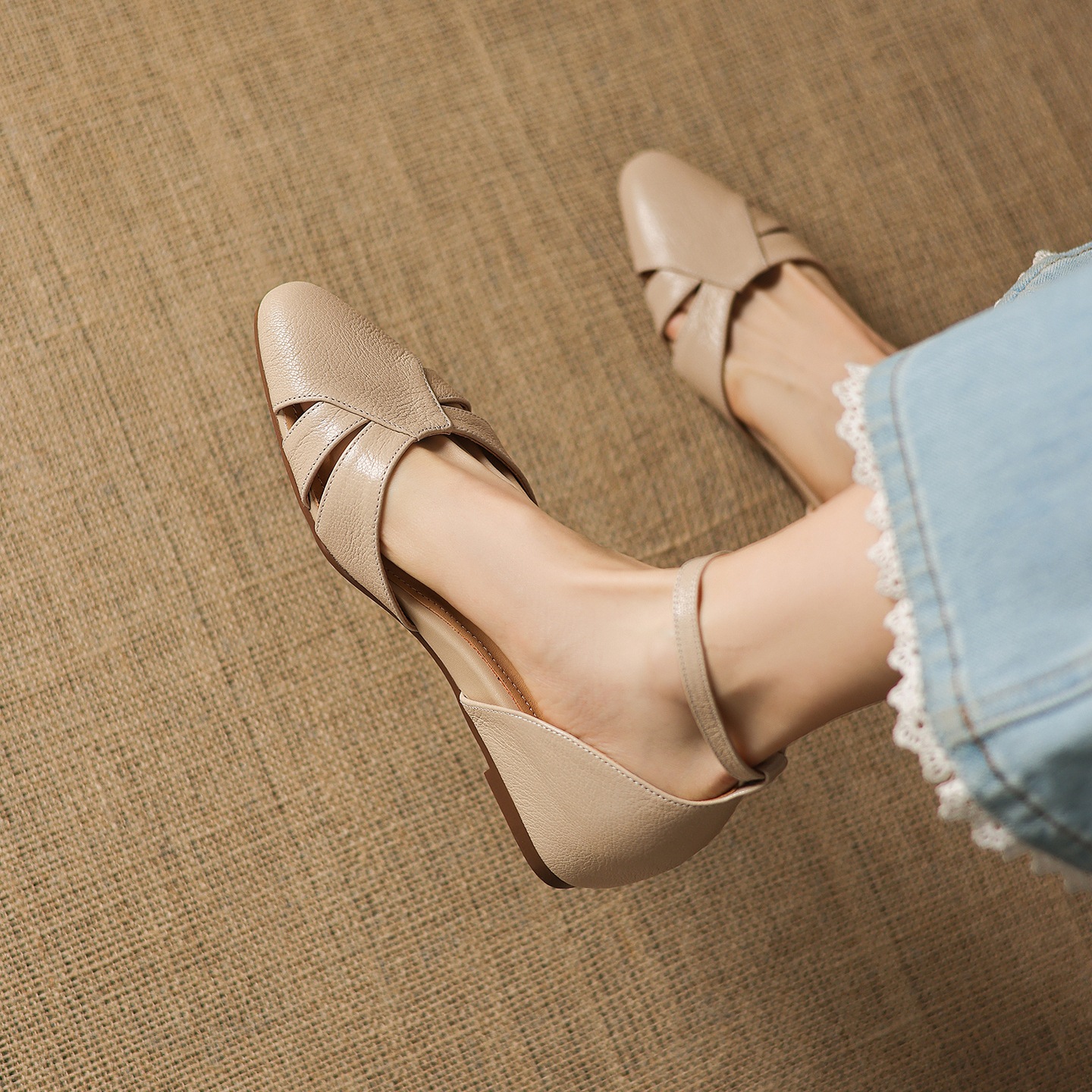 Sandal nữ quai chữ V đế xuồng da dê lỗ rỗng, gót 5 cm, size 34–42 — màu be