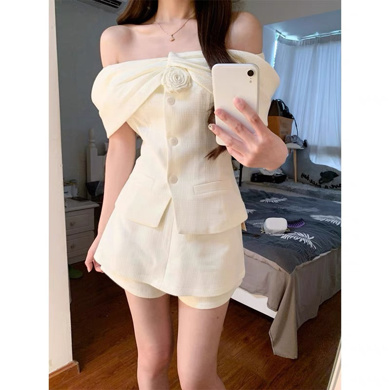奶白一字肩小香风套装女夏单排扣上衣收腰高腰短裤短裙时尚两件套