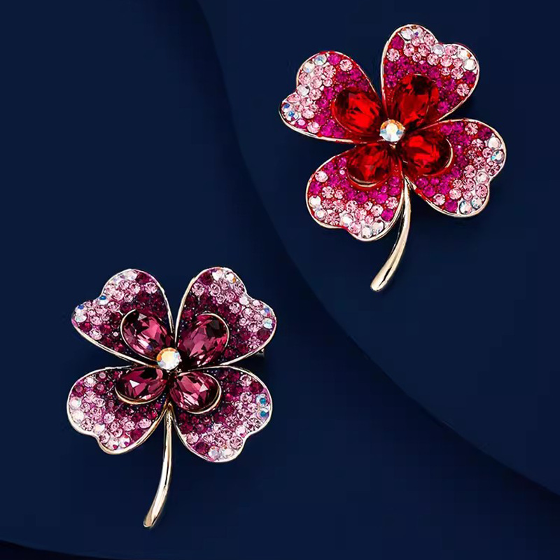 Retro Four-leaf Clover Brooch High-end Women's Luxury Elegant Crystal Corsage Design Sense Niche Pin Suit Accessories