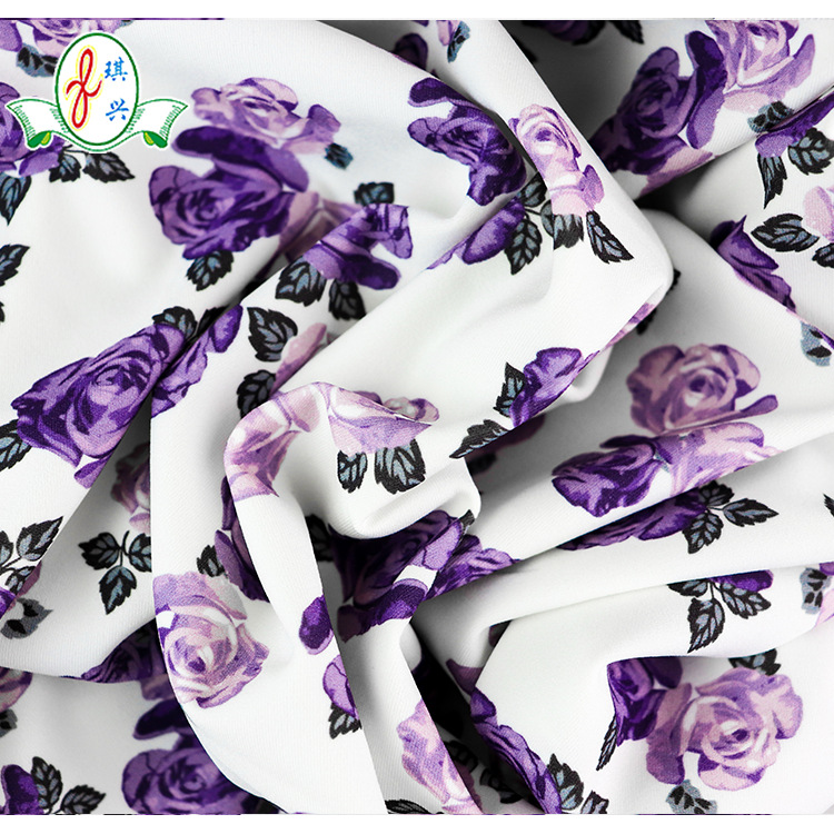 �����ڿ㲼�Ͻ�����������ӡ����˿��õ��Ӿ��ţ��˿����