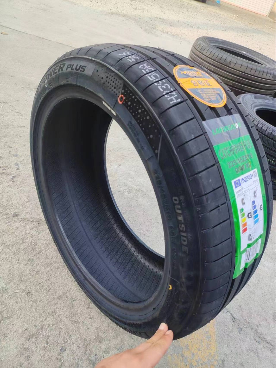 Brand New Tires 225/45R18 95W Suitable for Kia K5, New Passat, Reiz, Camry 225/45Zr18