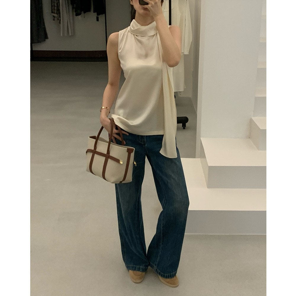 EVERTRUE High-Neck Vest for Women, 2026 Autumn New Style, Slim Fit, Sleeveless Pullover Top with Scarf 51800