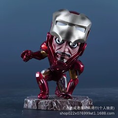 アニメの手は卸売りのアベンジャーズのMINIアイアンマンのトニースタークのひざまずいた姿の彫像の箱の手を作ります。