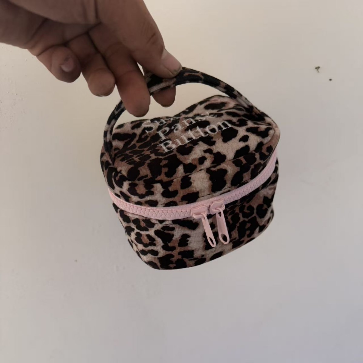 Cross-border bestseller leopard print KT cat square makeup bag, cute and stylish with a high aesthetic appeal, large capacity for storing miscellaneous items