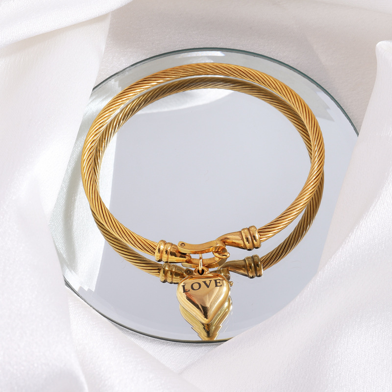 Brazalete de acero de titanio LOVE pareja amor universal hebilla de herradura de caballo pulsera de acero inoxidable niñas pulsera de personalidad de alto nivel