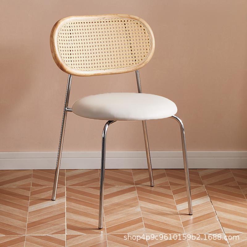 Respaldo de madera contrachapada - cojín de cuero beige - piernas de plata