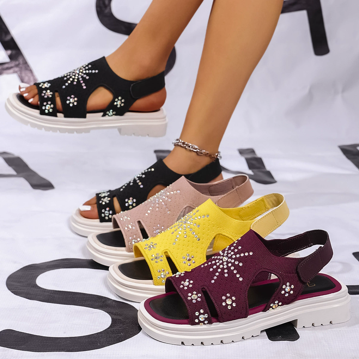 Трансграничные европейские и американские большие размеры на липучке, эластичные летние 2025 летние сандалии на толстой подошве с вышивкой стразами, женские простые пляжные сандалии