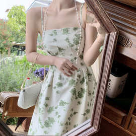 碎花吊带连衣裙女夏季温柔风法式复古甜美茶歇收腰气质中长款裙子