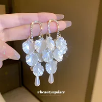 Серебряная игла из жемчуга, модные серьги в цветочном стиле, светлая роскошь, тренд сезона, стиль высшего качества, оптовая продажа