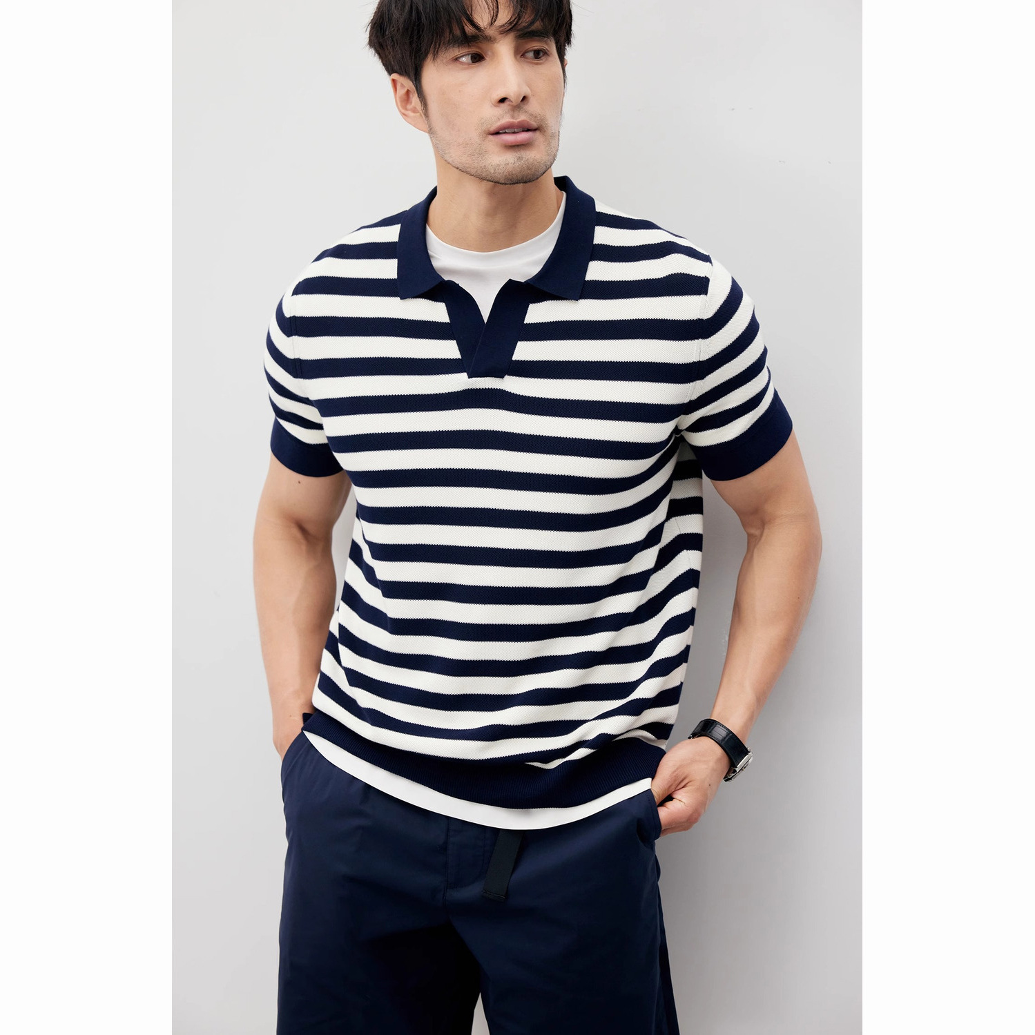Verano nuevo hielo camisa de manga corta polo hombre camiseta de cuello en V revuelta delgada camiseta comercial comercio exterior al por mayor transfronterizo
