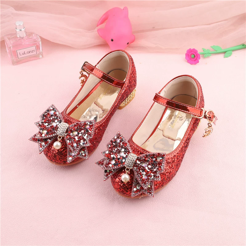 Девочка на высоких каблуках Принцесса на ветру маленькая кожаная обувь сетка красная стразы