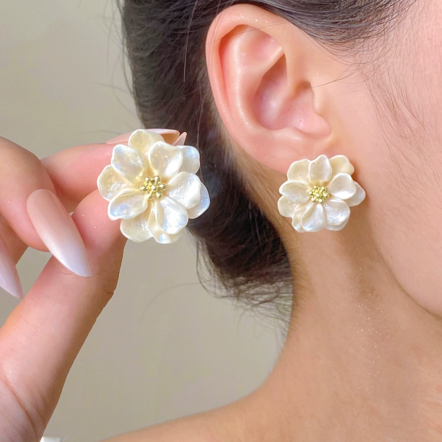 Mountain tea, small design earrings, light luxury style