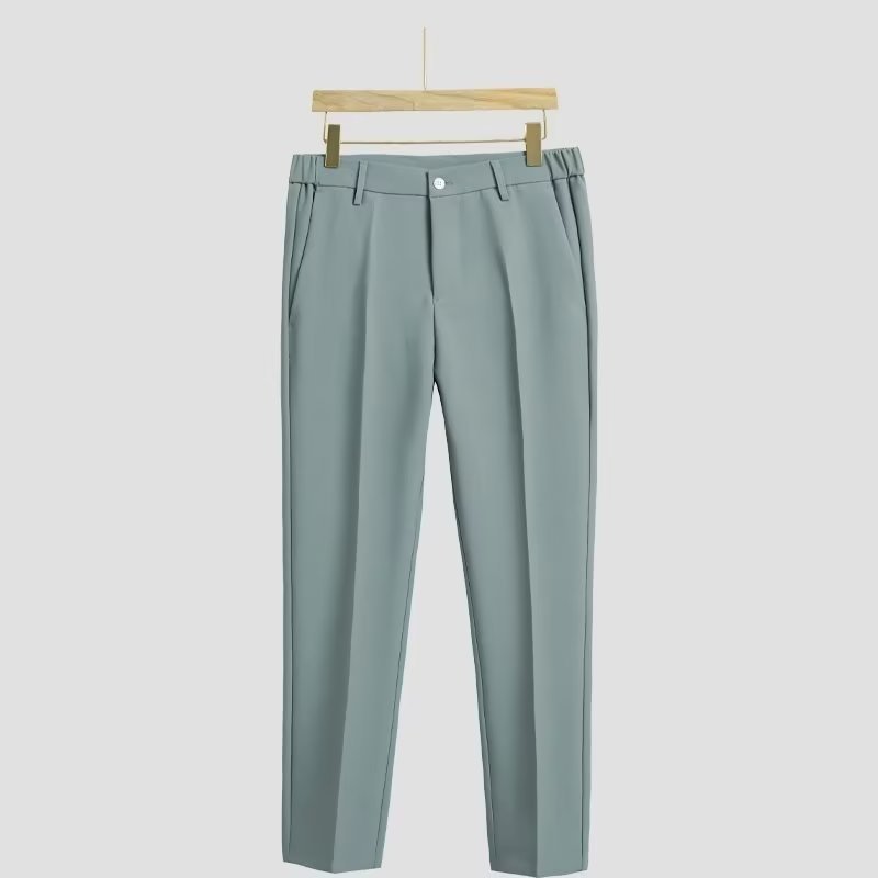 スーツのスーツの男性の韓国版の修身のごろつきはかっこいいです。