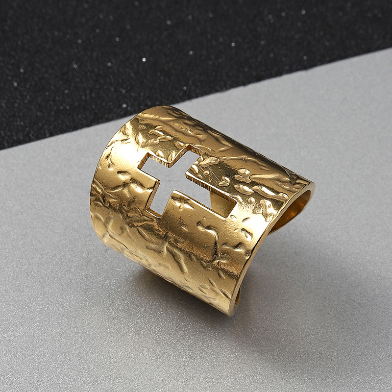 Europeo y americano transfronterizo nuevo hueco Cruz de titanio anillo de acero abierto Ajustable de los hombres de acero inoxidable fabricante de joyas