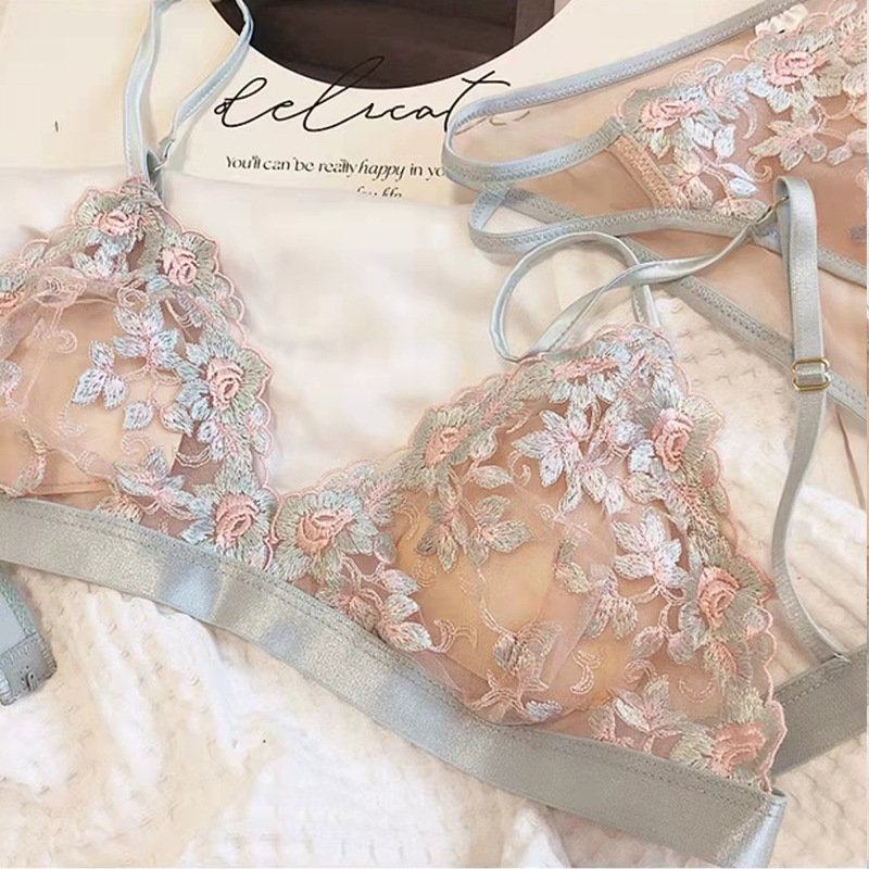 Pure sexy girl underwear French embroidery triangle cup underwear sponge pad small chest gathered bra set