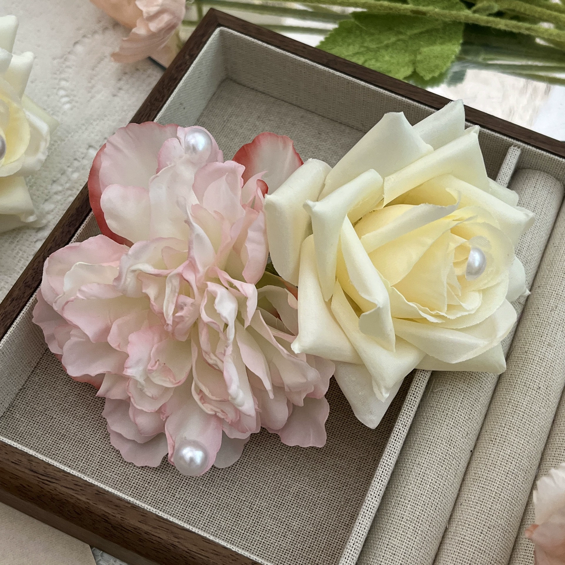 Заколка для волос с цветами, крупная вогнутая праздничная форма, роза и пион, 10×10×3 см