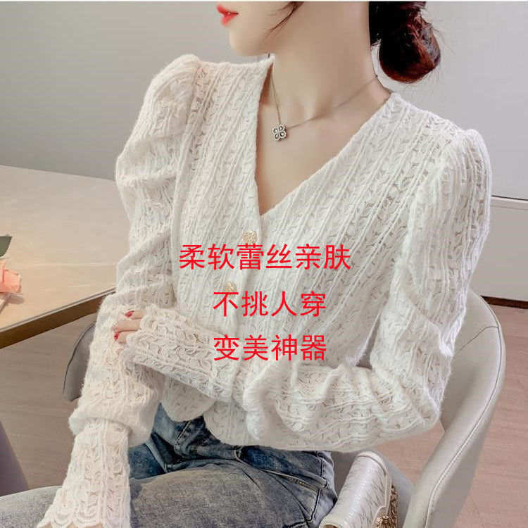 柔软磨毛蕾丝打底衫女2025春季新款V领洋气外套显瘦网红款衬衣女