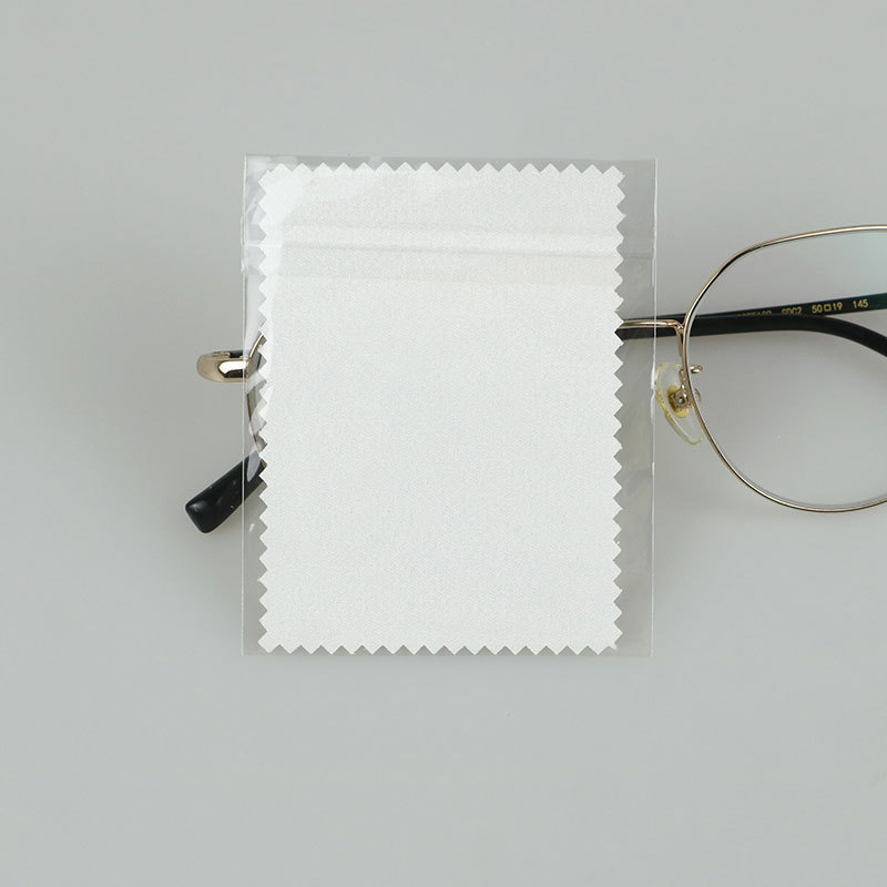 White glasses, pack