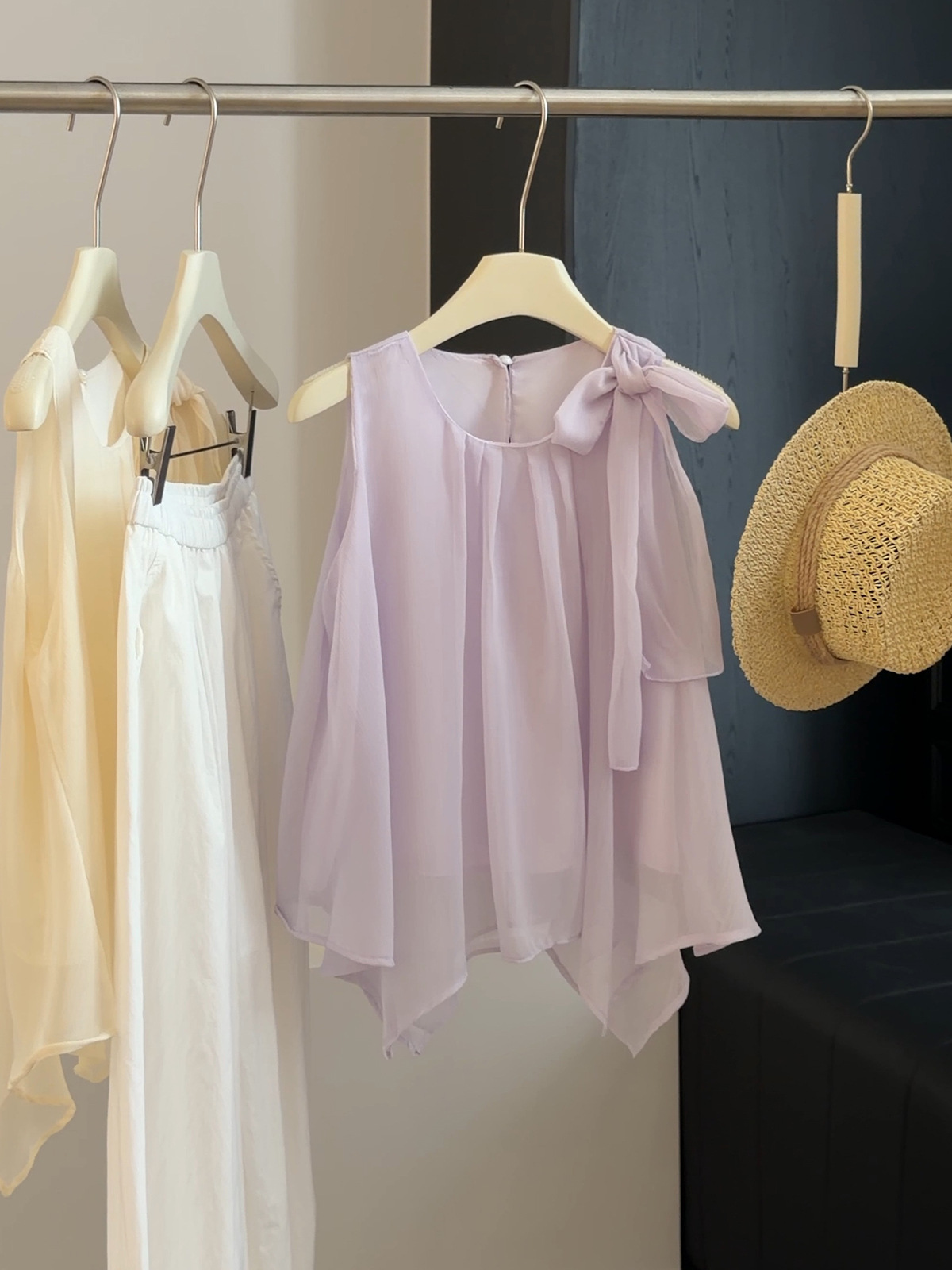 Women's Sleeveless Chiffon Blouse Bow And Ribbon Detail round Neck Pullover Top Summer Style Gentle Sweet Youthful Slimming_ecoleips.com