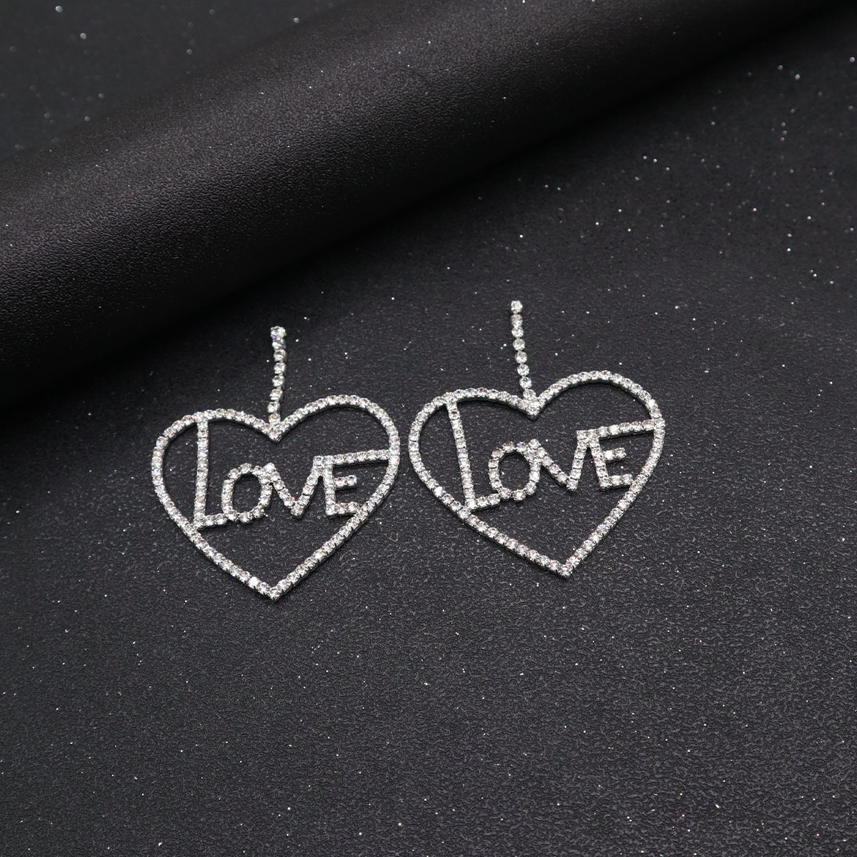 Copper Material Love, Heart Shape Pattern 1 Pair Vintage Style Classic Style Love Heart Shape Plating Copper Rhinestones Drop Earrings