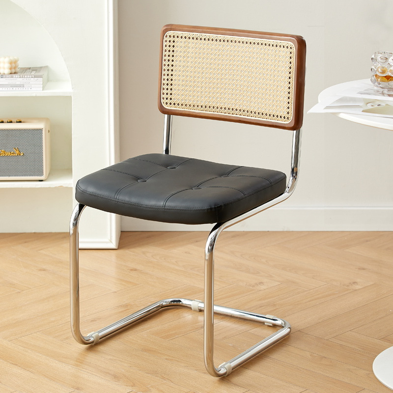 매트한 극세사 블랙 + 월넛 등받이