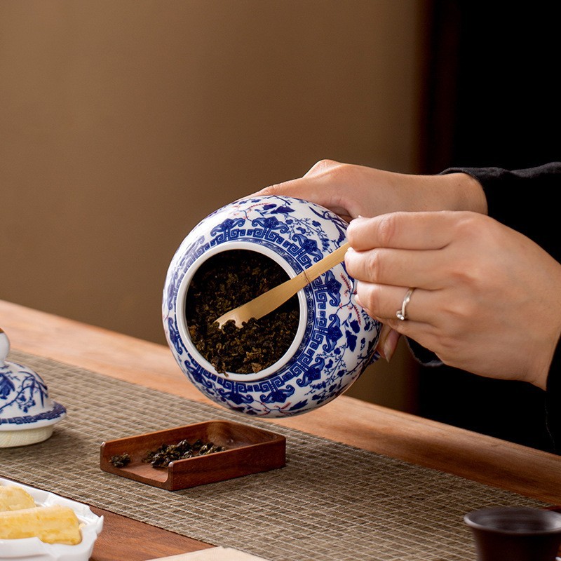Latas de té transfronterizas de estilo antiguo chino, material de pila de cerámica Qinghua más grande, latas de sellado de cerámica general, almacenamiento a prueba de humedad doméstico