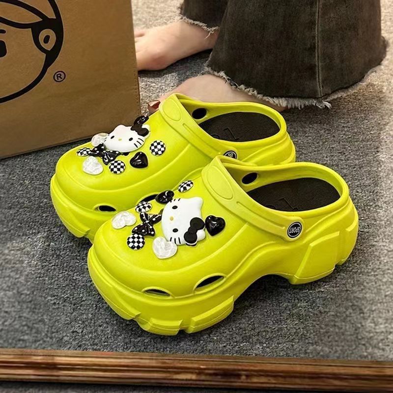 Zapatos con agujeros para mujer verano 2025 nuevo estilo de suela gruesa que pisa mierda, sandalias de uso exterior de hombre pequeño, sandalias de playa de fondo suave antideslizantes