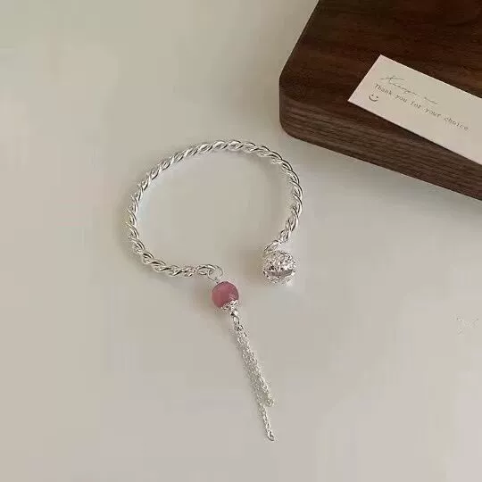 Small bell with tassels, women's bracelet, brand sophisticated accessory, Chinese style, light luxury style, high-quality style