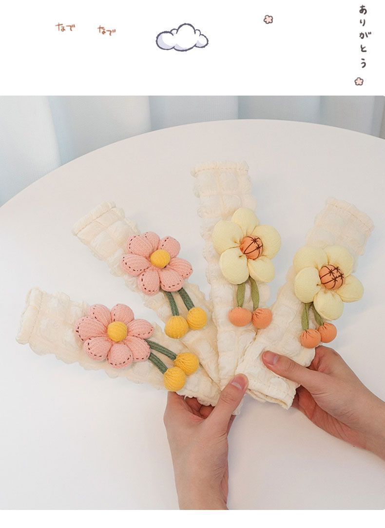 Cross-Border Popular Car Seat Belt Shoulder Pads, Cute Flower Puff Style, Soft and Comfortable, Universal Car Interior Accessories