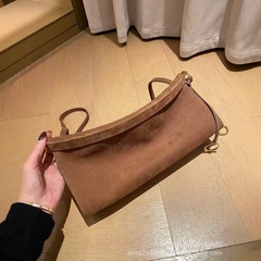 海外トップクラスの品質25新型Alai同モデル女性のトップ層牛皮Le Click横型中号ショルダーバッグ