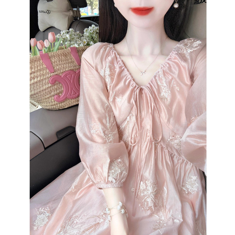 Gentle wind spring 2025 new temperament long sleeve French dress embroidery v-neck dress daughter wear