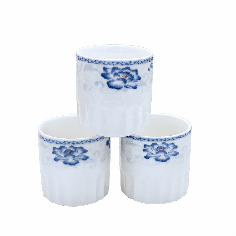 [Al por mayor] tazas de cerámica de medio patrón tazas de té tazas de vino esmaltadas flores azules coloridas tazas de té comerciales domésticos tienda de 2 yuanes