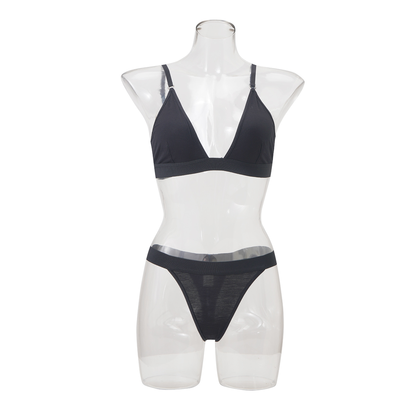 Completo intimo da donna nero in fibra di bambù, composto da reggiseno e slip, semplice e comodo, a due pezzi con triangolo in tinta unita._voghion.com