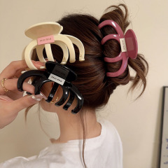 夏のカラーの大きいサイズの髪のクリップの量が多いです。