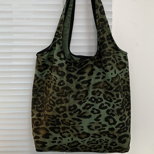 Leopard print bagless vest bag for women, trendy leopard pattern printed canvas bag, Korean style casual fashion student shoulder bag and hand-held canvas bag
