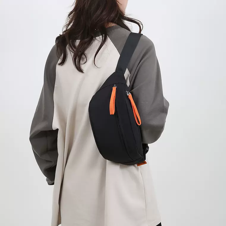 男士腰包潮牌日系简约便携耐磨单肩手机胸包女休闲运动男生斜挎包