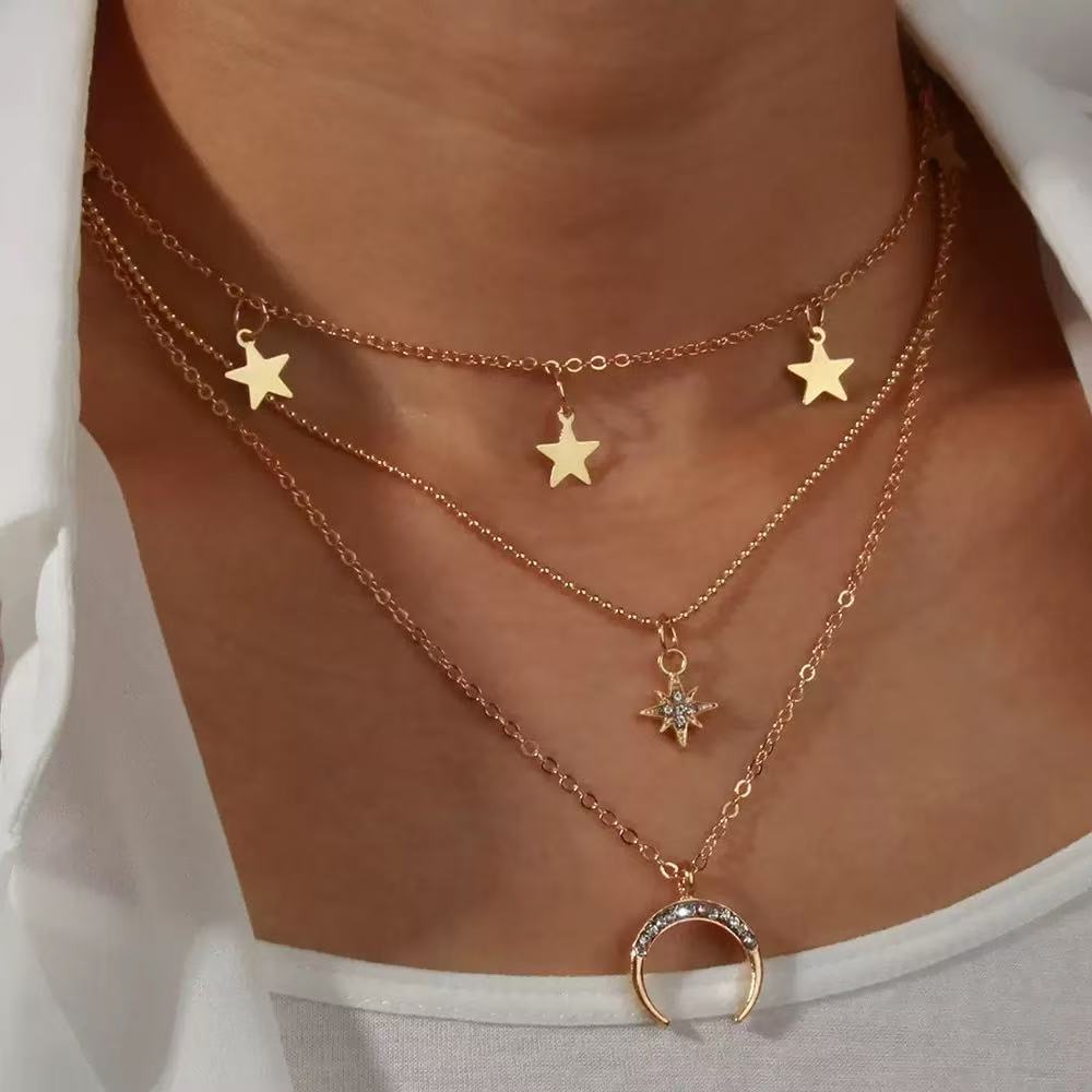 Colar comprido com pingentes de lua e estrela versátil_voghion.com