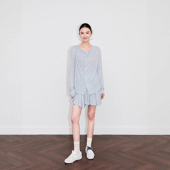 法式醋酸气质荡领上衣百褶短裙女2025新款简约休闲风减龄防晒套装
