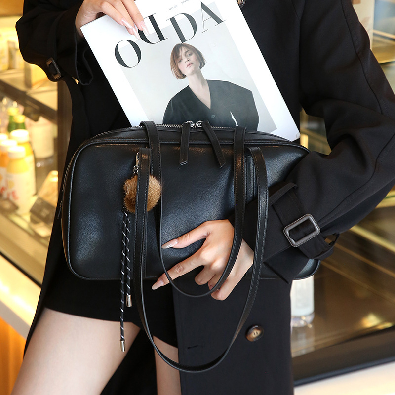 Genuine Leather Women's Handbag 2025 New Fashion Shoulder Bag Luxury Boston Pillow Bag Commuter Versatile Crossbody Bag - Thumbnail 2
