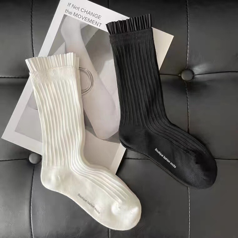 3D pleated socks for women, black and white double-needle design, trendy Instagram style, solid color mid-calf socks, Japanese Miyake style 3D pleated socks for women, black and white double-needle design, trendy Instagram style, solid color mid-calf socks, Japanese Miyake style