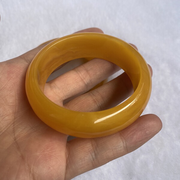 Yellow bracelet wax agate