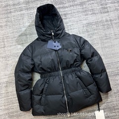 P家2025新款95白鹅绒羽绒服女外套显瘦收腰三角标连帽羽绒服外套