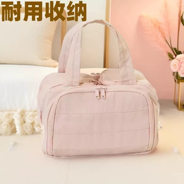 Fashionable Makeup Bag with Large Capacity, 2025 New Model, High-End Makeup Storage Bag, Portable Travel Cosmetic Organizer